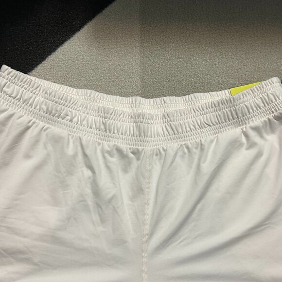 NWT All in Motion Cream Soft Stretch Shorts Women's Size L - Picture 2 of 9